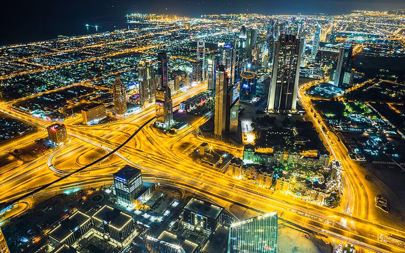 Thu hút 5,5 triệu khách du lịch trong nửa đầu năm nay, thành phố Dubai được mệnh danh là giấc mơ hoa lệ của phương Đông với hàng loạt các công trình kiến trúc tuyệt đẹp và các khu vui chơi giải trí cao cấp.