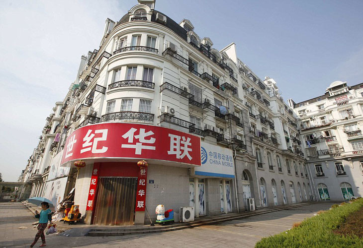 Nhiều tòa nhà, căn hộ ở Tianducheng vẫn bị bỏ trống vì chưa có người mua hoặc dù đã được bán nhưng người mua lại không chuyển đến ở.