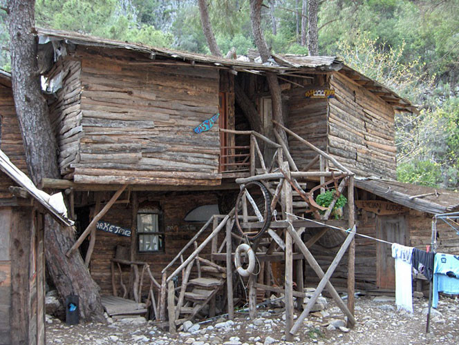 3. Khách sạn trên cây của Kadir, Thổ Nhĩ Kỳ. Những ngôi nhà trên cây của Kadir hình thành một làng bao gồm 300 nhà trên cây ở thành phố cổ của Thổ Nhĩ Kỳ, Olympos.