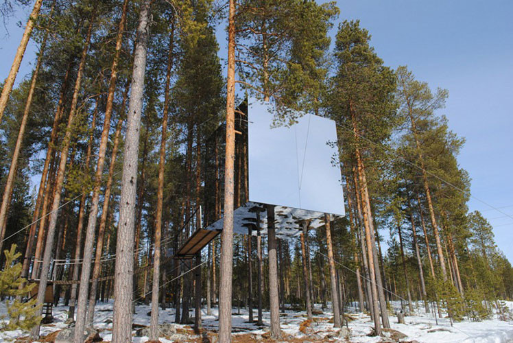 4. Khách sạn trên cây độc lạ ở Treehotel, Thụy Điển. Khách sạn nằm trong ngôi làng nhỏ tên là Harads của Thụy Điển, đươc xem là khách sạn trên cây độc nhất vô nhị.