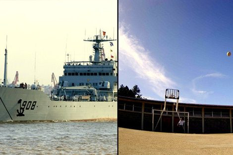 Tàu đổ bộ lớp Yuting của Hải quân Trung Quốc (trái) được cho là đã tham gia tuần tra quanh quần đảo Palawan. Ảnh phải là sân bóng rổ Trung Quốc xây dựng trên Đá Vành Khăn.