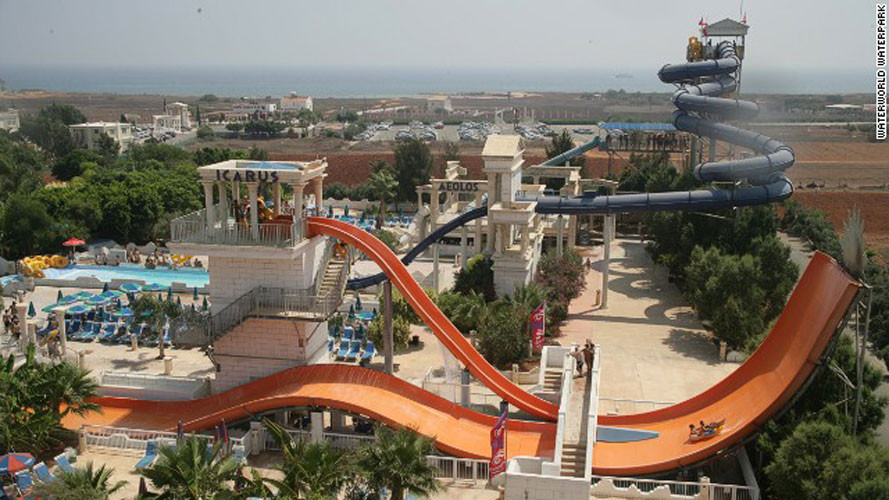 Công viên nước WaterWorld (Ayia Napa, Síp). Được thiết kế với chủ đề Hy Lạp, công viên nước WaterWorld có rất nhiều trụ cột và tượng đài phun nước ngựa Trojan. WaterWorld có sông lười Odyssey rất lớn.