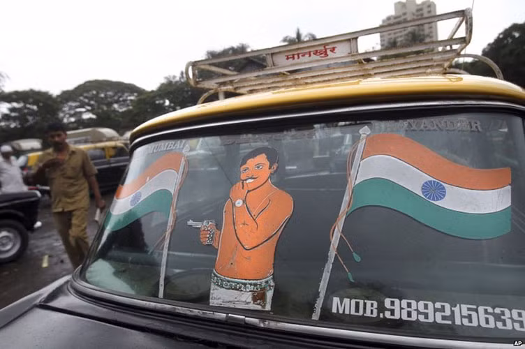 Việc sản xuất loại xe Premier Padmini đã bị dừng lại năm 2000. Để đảm bảo những chiếc xe cổ chạy bon bon, các chủ sở hữu loại xe này phải thay động cơ và nội thất.