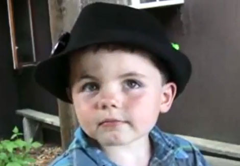 Thị trưởng nhí Robert "Bobby" Tufts, 4 tuổi vừa tái đắc cử nhiệm kỳ thứ 2.