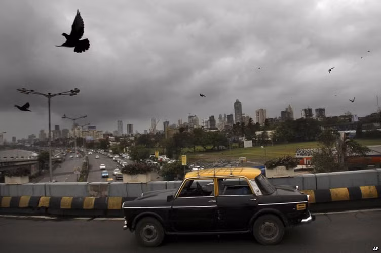 Những chiếc taxi Premier Padmini màu đen và vàng đã trở thành biểu tượng độc đáo của Thủ đô tài chính của Ấn Độ, Mumbai trong hơn 4 thập kỷ qua.