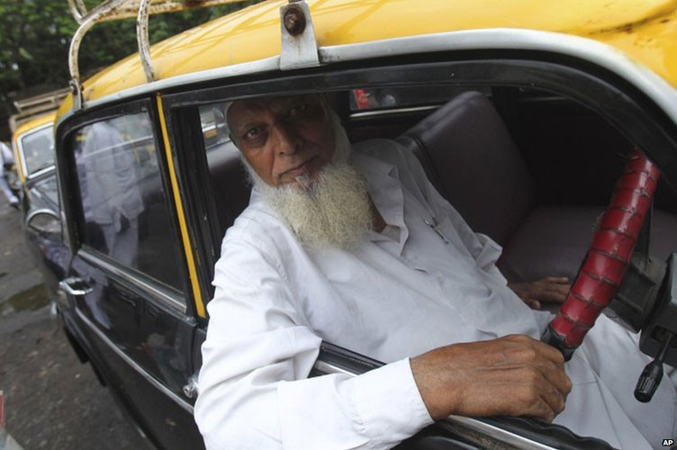 Giới chức Mumbai cho biết, các xe taxi cổ đã lỗi thời và xả nhiều khói gây ô nhiễm môi trường. Do đó, việc thay thế chúng bằng những chiếc xe mới là cần thiết và hợp lý.