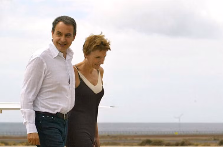 Cựu Thủ tướng Tây Ban Nha José Luis Rodríguez Zapatero có một kỳ nghĩ lãng mạn cùng vợ tại lâu đài xa hoa của Vua Juan Carlos trên đảo Canary ở Lanzarote.