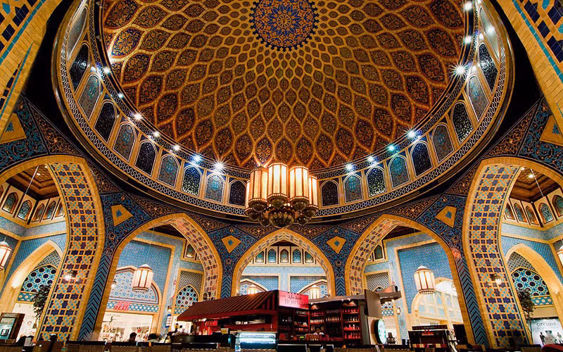 Ibn Battuta Mall – trung tâm mua sắm theo chủ đề lớn nhất thế giới với 275 nhà bán lẻ, 50 nhà hàng, 21 rạp chiếu phim bao gồm rạp chiếu phim IMAX duy nhất của Các Tiểu vương quốc Arab thống nhất.