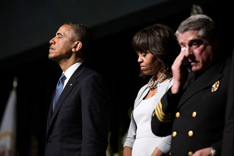 Tổng thống Barack Obama và Đệ nhất phu nhân Michelle Obama trong lễ tưởng niệm các nạn nhân thiệt mạng trong vụ nổ nhà máy phân bón ở Texas ngày 25/4/2013.