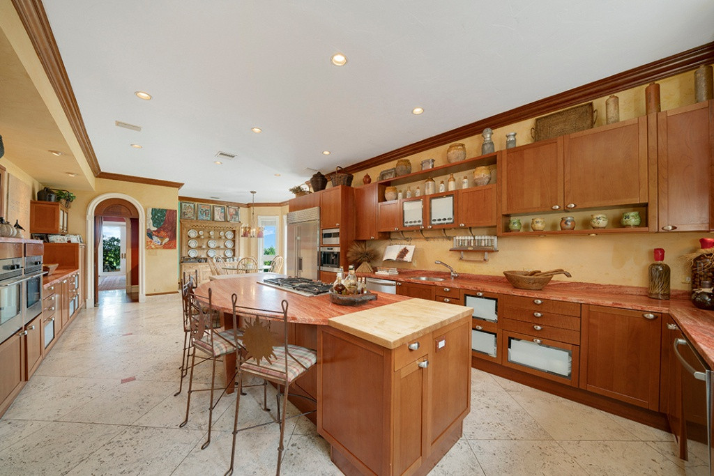 Nhà bếp rộng rãi.