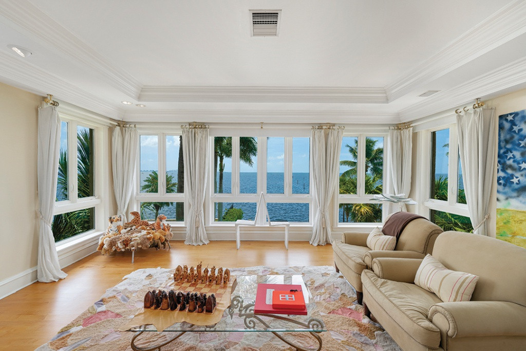 Không gian thư giãn ở tầng 2 với tầm nhìn hướng ra biển.