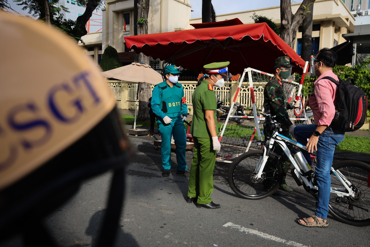 Nguoi dan TP HCM di tiem vaccine tu 23/8 nhu the nao?