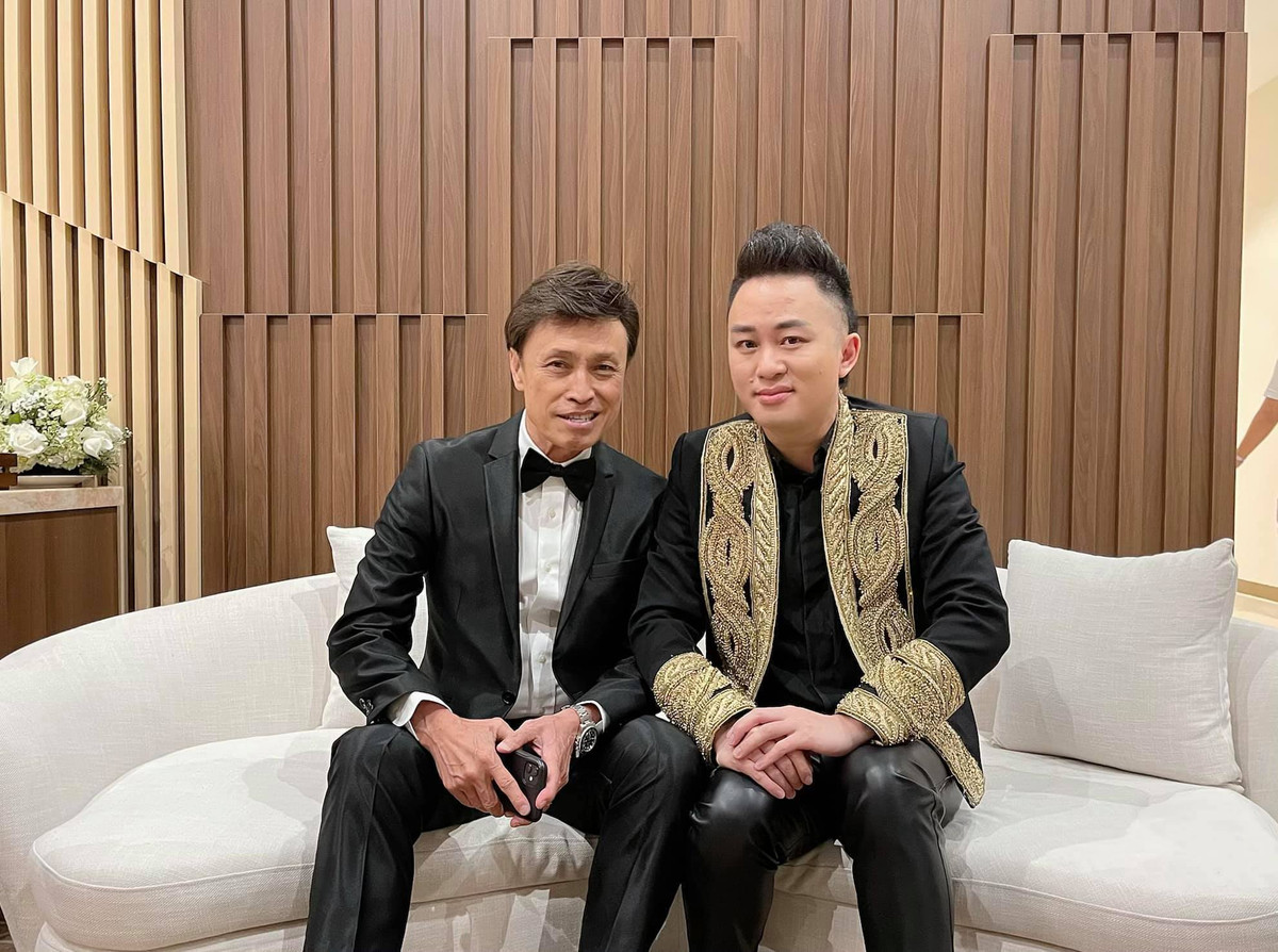 Tùng Dương khoe ảnh hội ngộ cùng danh ca Tuấn Ngọc tại sự kiện.