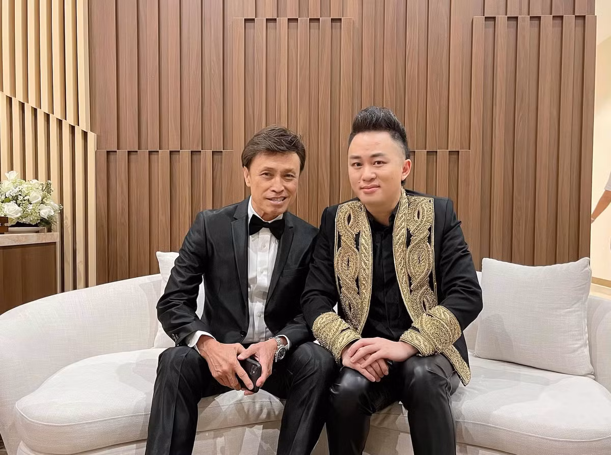 Tùng Dương khoe ảnh hội ngộ cùng danh ca Tuấn Ngọc tại sự kiện.