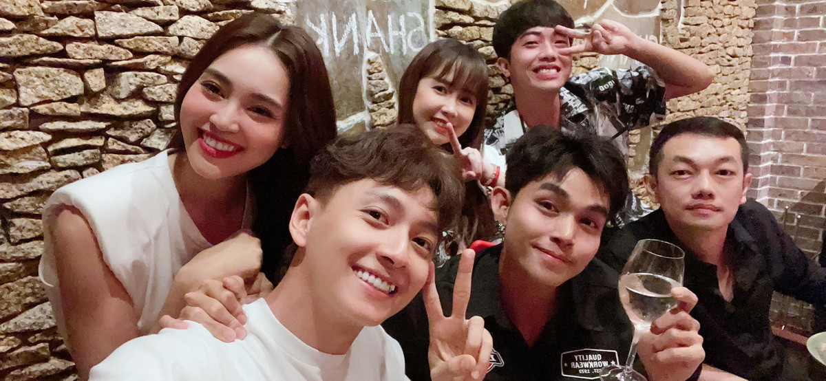 Ngô Kiến Huy tụ tập cuối tuần cùng Ninh Dương Lan Ngọc, Jun Phạm và bạn bè.
