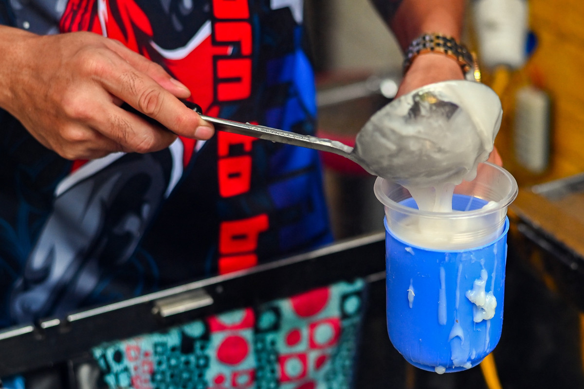 "Dù chỉ được bán mang về, lượng khách có giảm chút ít so với trước kia nhưng được kinh doanh trở lại ở vùng xanh nên bà con ở đây ai cũng rất vui", Anh Hưng cho biết thêm.