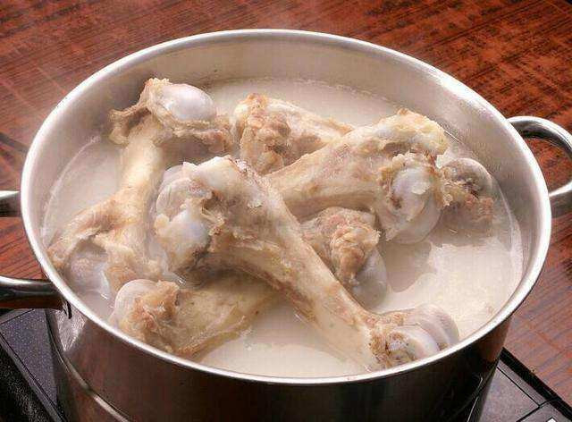 Chuyen gia dinh duong canh bao: 4 loai thuc an lam hong xuong tre-Hinh-3