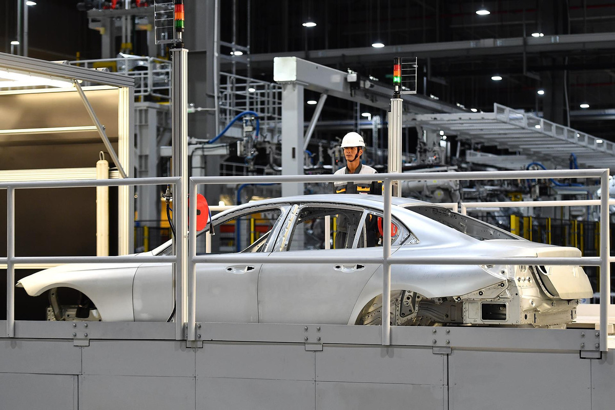 Ong Pham Nhat Vuong: Xe dien VinFast se khong kem gi Tesla