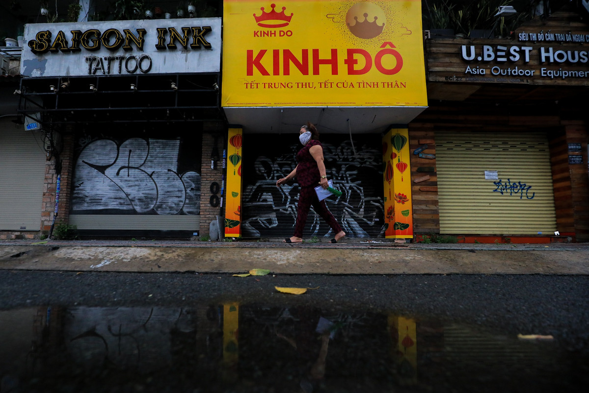 Các cửa hàng của Kinh Đô tại TP.HCM đóng cửa. Công ty phân phối bánh qua các sàn thương mại điện tử và các siêu thị.