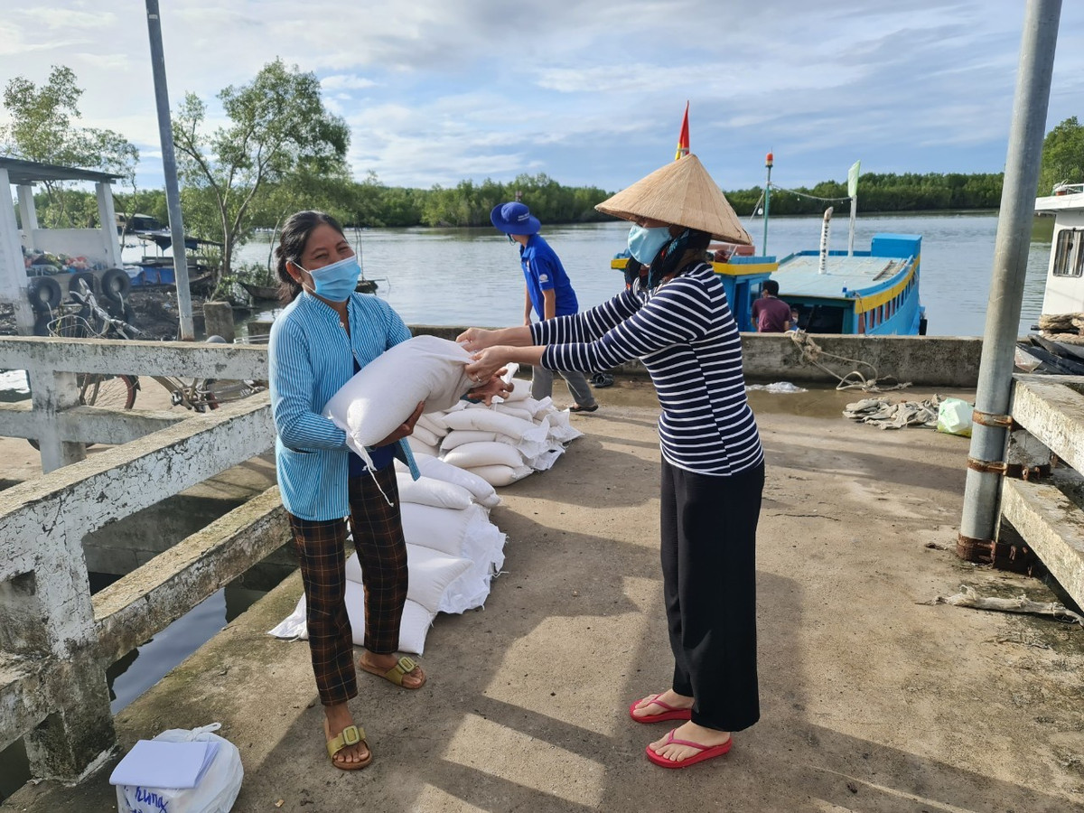 TP HCM chi khan 3,9 ty ho tro nguoi yeu the o TP.HCM