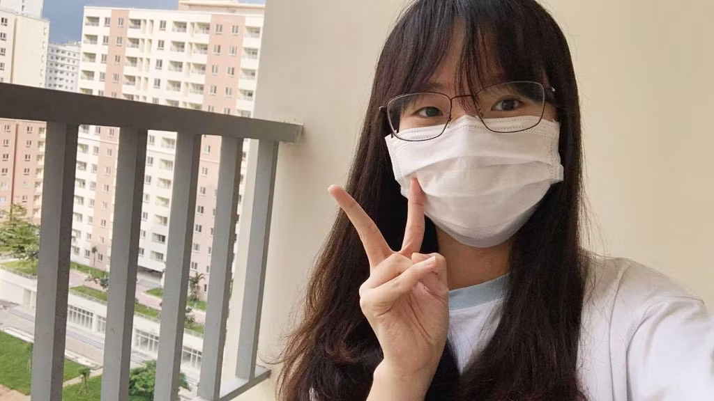 Con gai va cha cung la F0, diu nhau chien thang Covid-19 sau 15 ngay