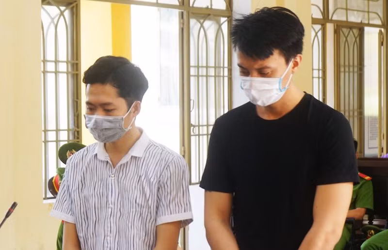 Cuop ngan hang bang... lon bo huc