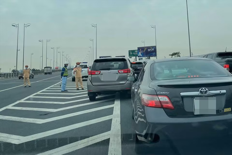 Cao toc Phap Van - Cau Gie un u keo dai ngay mung 2 Tet Nguyen dan-Hinh-3