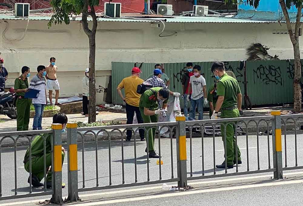 Truy bat hung thu dam chet tai xe GrabBike truoc cong benh vien-Hinh-2