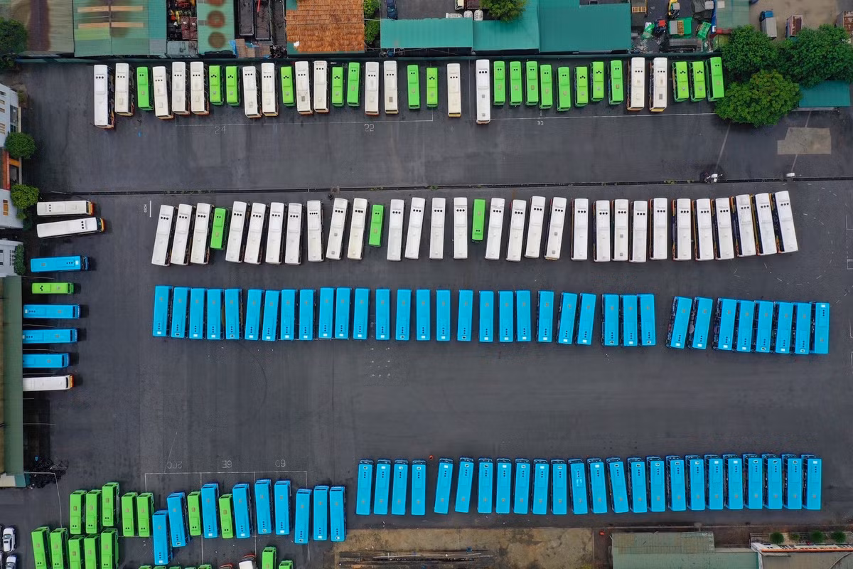 Hiện công nhân xí nghiệp tạm nghỉ trong thời gian Hà Nội thực hiện giãn cách xã hội. Ảnh: Vũ Minh Quân.