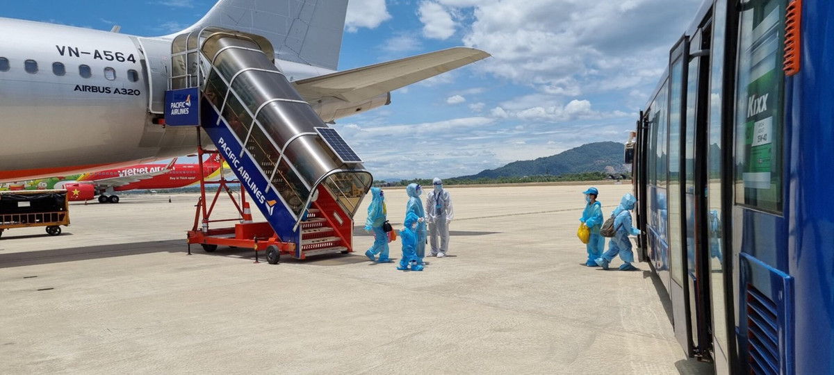 Mo lai hang khong noi dia, khach phai co xet nghiem am tinh trong 72 gio