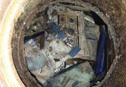 Người đàn ông sốc khi phát hiện "kho báu" trong két sắt của ông bà Nguoi dan ong soc khi phat hien