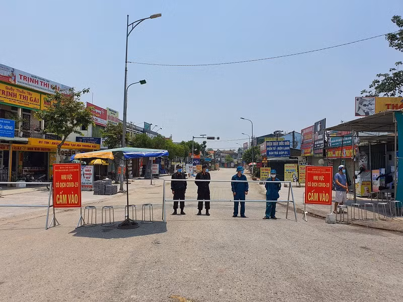 Xu phat nhom nguoi dot nhap vao xa bi phong toa de danh ghen