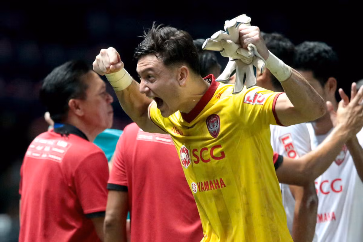 Dang Van Lam sang Nhat: Dung di vao vet xe do cua Cong Phuong