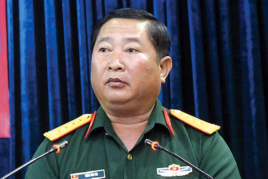 Cach tat ca chuc vu trong Dang cua Pho tu lenh Quan khu 9