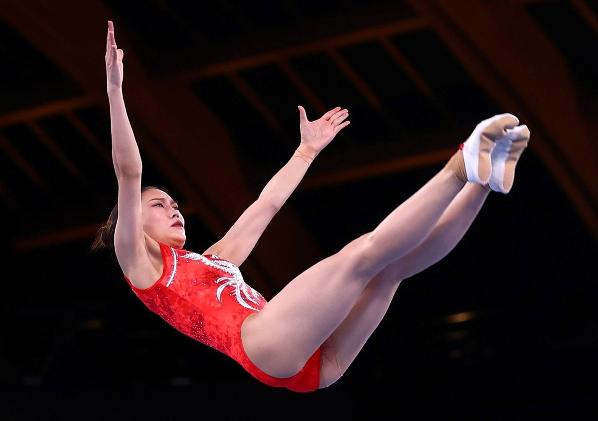 Liu Lingling là VĐV tài năng của làng thể thao Trung Quốc. Cô từng giành HCV nội dung đồng đội nữ tại giải Trampoline World Championships 2015 được tổ chức tại Đan Mạch. Năm 2018, cô giành HCV nội dung cá nhân nữ tại Asian Games diễn ra tại Jakarta, Indonesia.