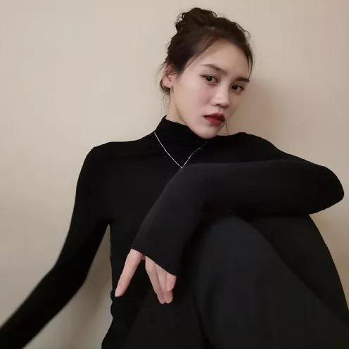 Hiện tại, Liu Lingling cũng là ngôi sao mạng xã hội thu hút lượng lớn người theo dõi. Có khí chất cùng chiều cao nổi bật, nhiều người nhận xét trong tương lai cô có thể lấn sân làm mẫu ảnh, diễn viên.