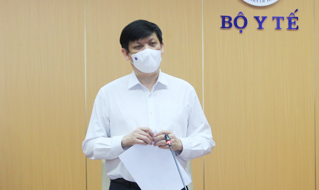 Tap doan Vingroup tang 30 may xet nghiem COVID-19 qua hoi tho cho Bo Y te-Hinh-2