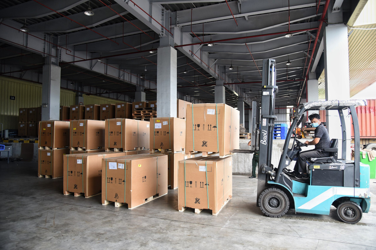 Ben trong kho vaccine COVID-19 lon nhat danh cho TP.HCM