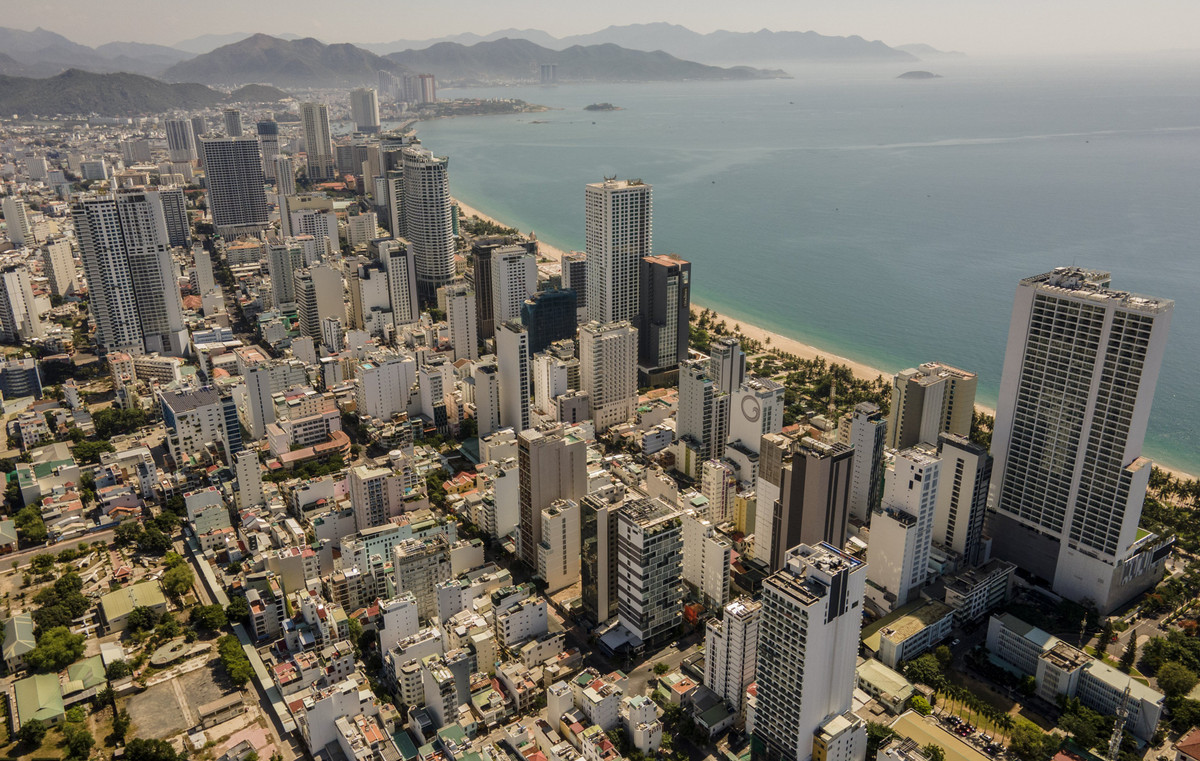 Khach san tram ty duoc rao ban khap noi