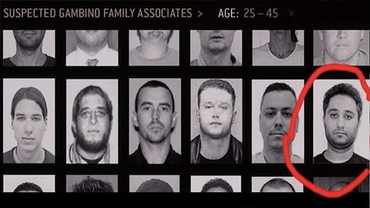 Hình ảnh của doanh nhân trên xuất hiện khoảng 1 giây trong bộ phim có độ dài 115 phút. Tuy nhiên, tòa án vẫn chấp nhận đơn kiện của anh và yêu cầu Warner Bros. bồi thường. Tòa án cho biết bức hình chân dung cũng được lấy từ hồ sơ điều tra có thật của FBI. Doanh nhân người Ma-rốc từng bị điều tra vì lừa đảo qua mạng vào năm 2004. Bức ảnh được công khai trong quá trình tra án. Ông cũng có thời gian ngồi tù tại Tây Ban Nha.