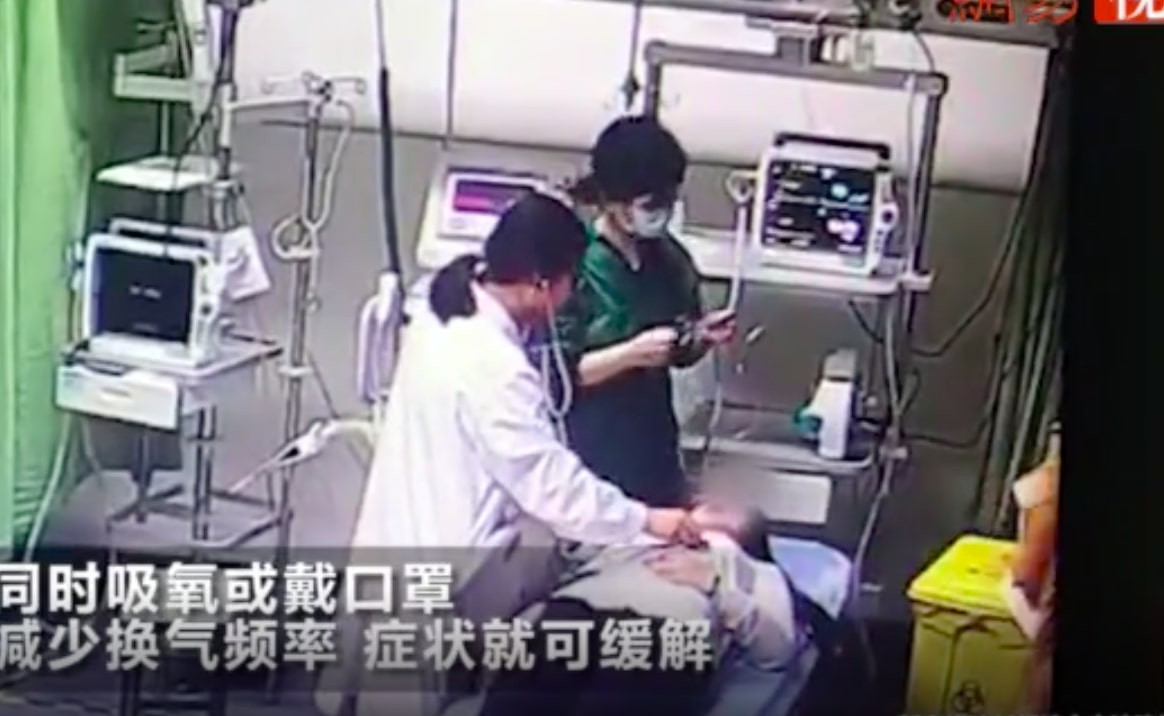 Ngày 24/4/2019, Sina đưa tin một cô gái 21 tuổi tên Tiểu Lệ đã phải nhập viện cấp cứu sau khi xem xong phần kết của series phim Avengers. Sau khi xem phim, Tiểu Lệ cảm thấy đau tức ngực, cơ bắp co cứng và co giật ngón tay. Cô phải đeo mặt nạ dưỡng khí vì không thể tự thở khi được đưa tới bệnh viện. Bác sĩ chẩn đoán Tiểu Lệ đã khóc quá nhiều khi xem phim dẫn đến tình trạng trên.