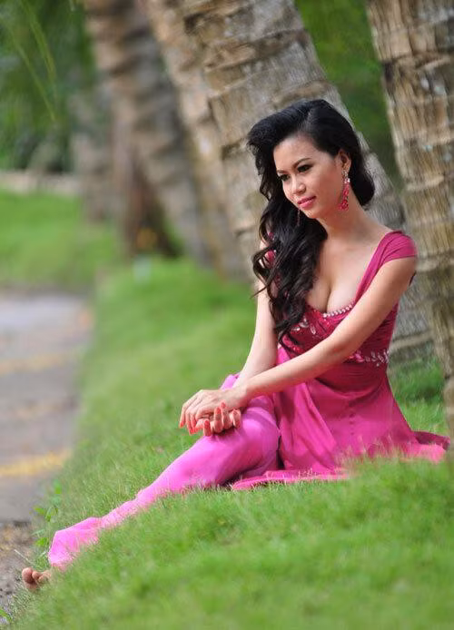 Nguyen Thi Huyen goi cam o tuoi 36, Trinh Chan Tran dong phim Hollywood-Hinh-9