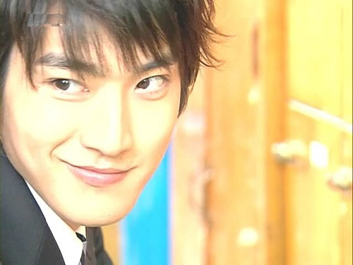  Nhưng nếu bờ mi mắt dưới đen đủi, hoặc có túi dưới mắt, thâm quầng, trũng xuống thì người có tướng mặt này bị suy thận khí, thiếu tinh, khả năng sinh sản yếu, đẻ ít, nên tích đức và làm việc thiện. Nếu có đường chỉ nhỏ, bóng đẹp, đường âm dương phúc đức thì có lợi cho thế hệ mai sau và cải thiện vận may cho gia đình, phúc lộc dồi dào.