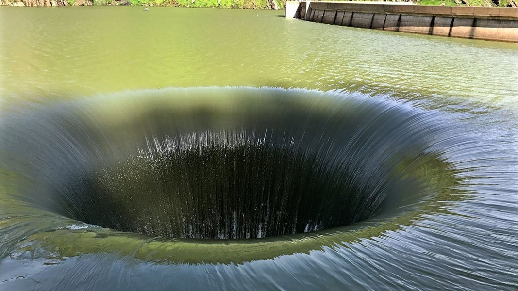 Ngày nay, ban quản lý hồ Berryessa đã quây rào chắn xung quanh khu vực “hố tử thần” này