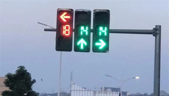  8. Con người dành 6 tháng cuộc đời để chờ đèn giao thông: Thời gian rất quý giá đối với chúng ta, nhưng khi đếm những việc nhất định chúng ta làm trong suốt cuộc đời, kết quả có thể gây ngạc nhiên. Ví dụ, một người dành một phần ba cuộc đời để ngủ và đợi đèn giao thông hơn sáu tháng. 