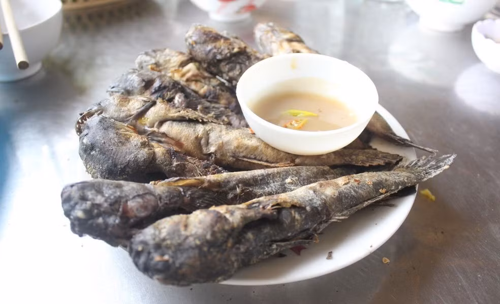 Ở Cần Giờ, món cá bống thùng nướng mọi được quảng bá là đặc sản du khách không thể bỏ lỡ khi tới thăm Rừng Sác