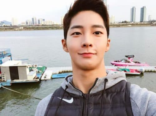  Miệng quai xách: Cái gọi là miệng quai xách, mô hình này là một mô hình xấu. Đa số đàn ông có nét tướng này tính tình nhu nhược, nóng nảy, luôn lạnh lùng với người xung quanh, không có một chút tình người, không biết ơn, sống sa đọa, dễ sinh bệnh tật, phiền não triền miên, khó kiếm ăn. Chi tiêu nhiều hơn kiếm được. Muốn đổi vận thì phải làm nhiều việc thiện, quan tâm đến người khác nhiều hơn. 