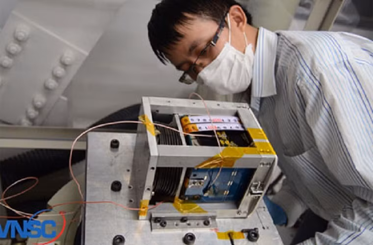 Vệ tinh siêu nhỏ PicoDragon do Trung tâm Vệ tinh Quốc gia (VNSC) chế tạo đã được đẩy lên trạm vũ trụ quốc tế (ISS) vào lúc 19 giờ 17 phút ngày 19/11/2013. Sự kiện này đánh dấu bước làm chủ công nghệ chế tạo vệ tinh siêu nhỏ của Việt Nam và mở ra kỷ nguyên làm chủ không gian của đất nước. Vệ tinh được thiết kế với kích thước 10x10x11,35cm và chỉ nặng vẻn vẹn 1kg này được giao nhiệm vụ chụp ảnh bề mặt Trái Đất và đo đạc một số thông tin về môi trường vũ trụ.