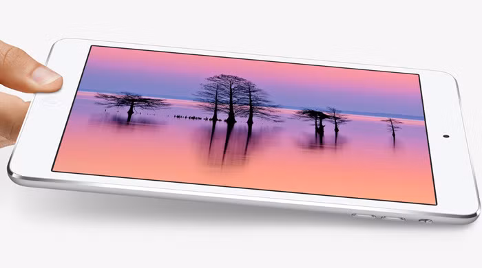 iPad Mini với màn hình Retina đến từ Apple sở hữu cùng cân nặng với đối thủ Galaxy Tab Pro 8.4 khi chỉ nặng 331g. Tuy có màn hình 7,9” bé hơn song độ dày của “siêu mẫu” này lại nhỉnh hơn đối thủ Galaxy chút xíu (7,36mm). Tuy vậy, vẻ sắc sảo đến từ từng đường nét trau chuốt và vỏ nhôm nguyên khối truyền thống vẫn giúp iPad Mini 2 giữ được danh hiệu chiếc tablet có thiết kế đẹp nhất.