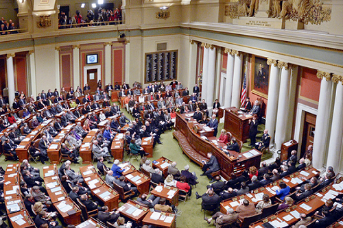 Nhà lập pháp là nghề “có vẻ” rất danh giá, không chỉ cần bằng cấp thích hợp mà còn phải được bầu chọn, nhưng lại chỉ mang lại mức thu nhập 49.510 USD/năm.